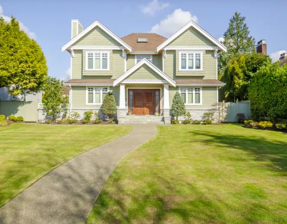 Trädgårdsservice som gör skillnad  från vildväxt till välvårdad oas